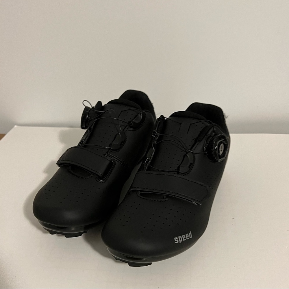 Mens or women’s spin shoes - euro size 37 NWOT